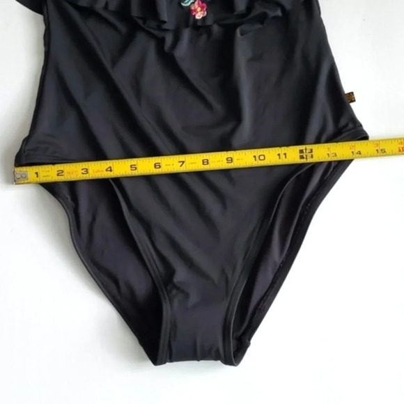 La Vie en Rose One Shoulder Ruffle Embroidered Flowers Black Bathing Suit Size M - Picture 11 of 11